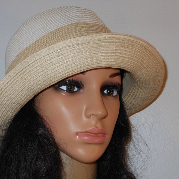 IMPERMEABLE BEIGE AND WHITE SHORT FLIP BRIM HAT - Picture 8 of 8
